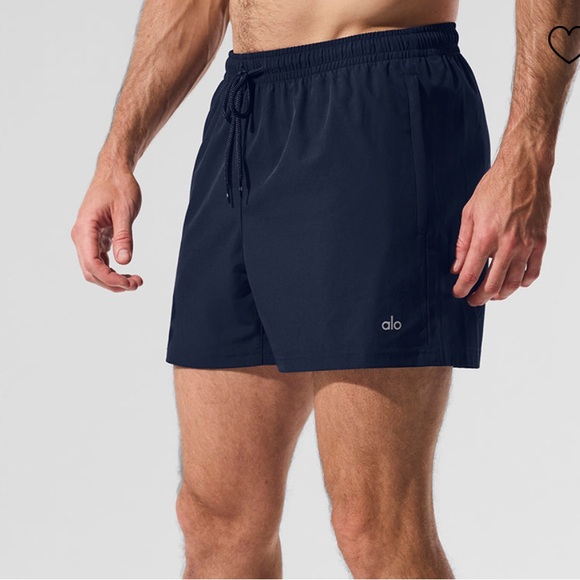ALO Yoga Men’s “Circuit” Short 5” Inseam Linerless (M) *BESTSELLER* - Picture 1 of 9